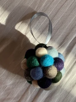 Anhänger aus Filzkugeln