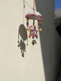 Anhänger 'Elefant' mit Schirm und Glocke