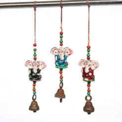 Anhänger 'Ganesh' grün mit Glocke
