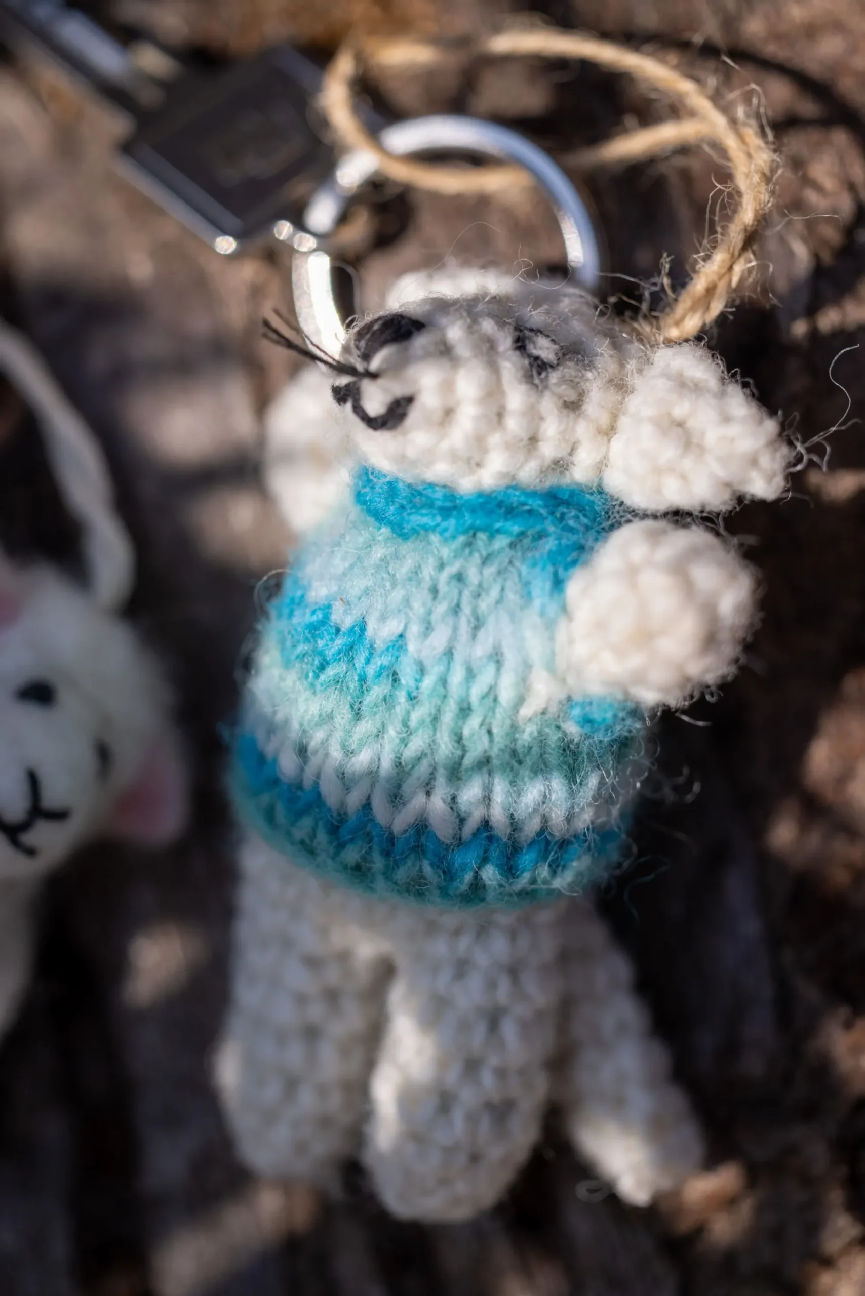 Anhänger 'Katze' aus Wolle