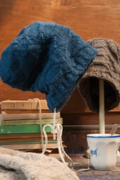 Beanie mit Knöpfen