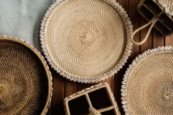 Besteck-Korb mit Muscheln