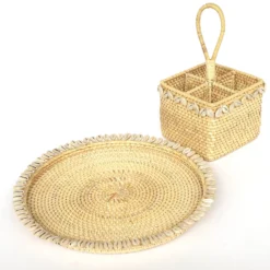 Besteck-Korb mit Muscheln