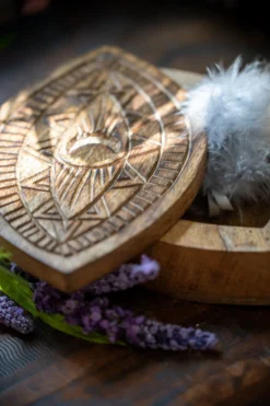 Box 'Auge' mit schwenkbarem Deckel