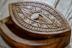 Box 'Auge' mit schwenkbarem Deckel