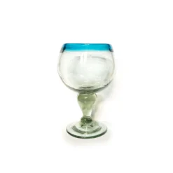 Cocktailglas mit blauem Rand
