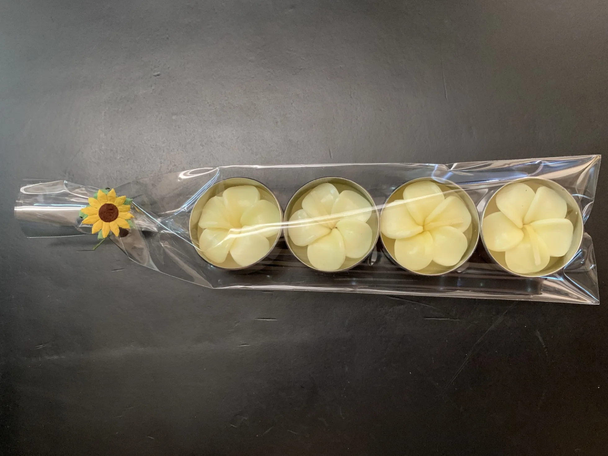 4 Duft-Teelichter 'Blume' handgeformt