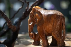 Elefant aus Holz