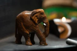 Elefant aus Holz