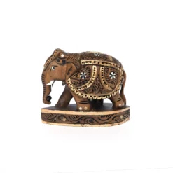 Elefant aus Holz auf Sockel