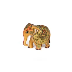 Elefant aus Holz mit Sattel