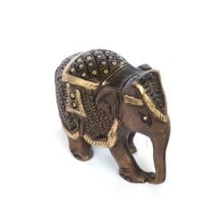 Elefant aus Holz mit Sattel