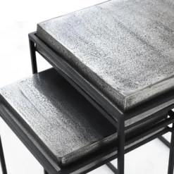 2er-Set Beistelltische quadratisch aus Metallguss