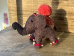 Filz-Anhänger 'Elefant' lila