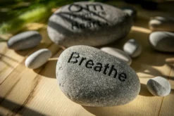 Flusskiesel 'Breathe'