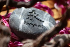 Flusskieselstein' Ewigkeit'