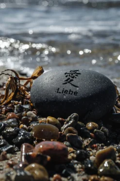 Flusskieselstein 'Liebe'