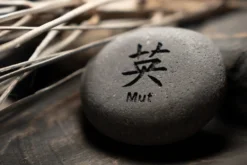 Flusskieselstein 'Mut'