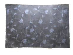 Geschenkpapier 'Blumenranke' schwarz-blau