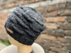 Handgestrickte Mütze 'Wave'