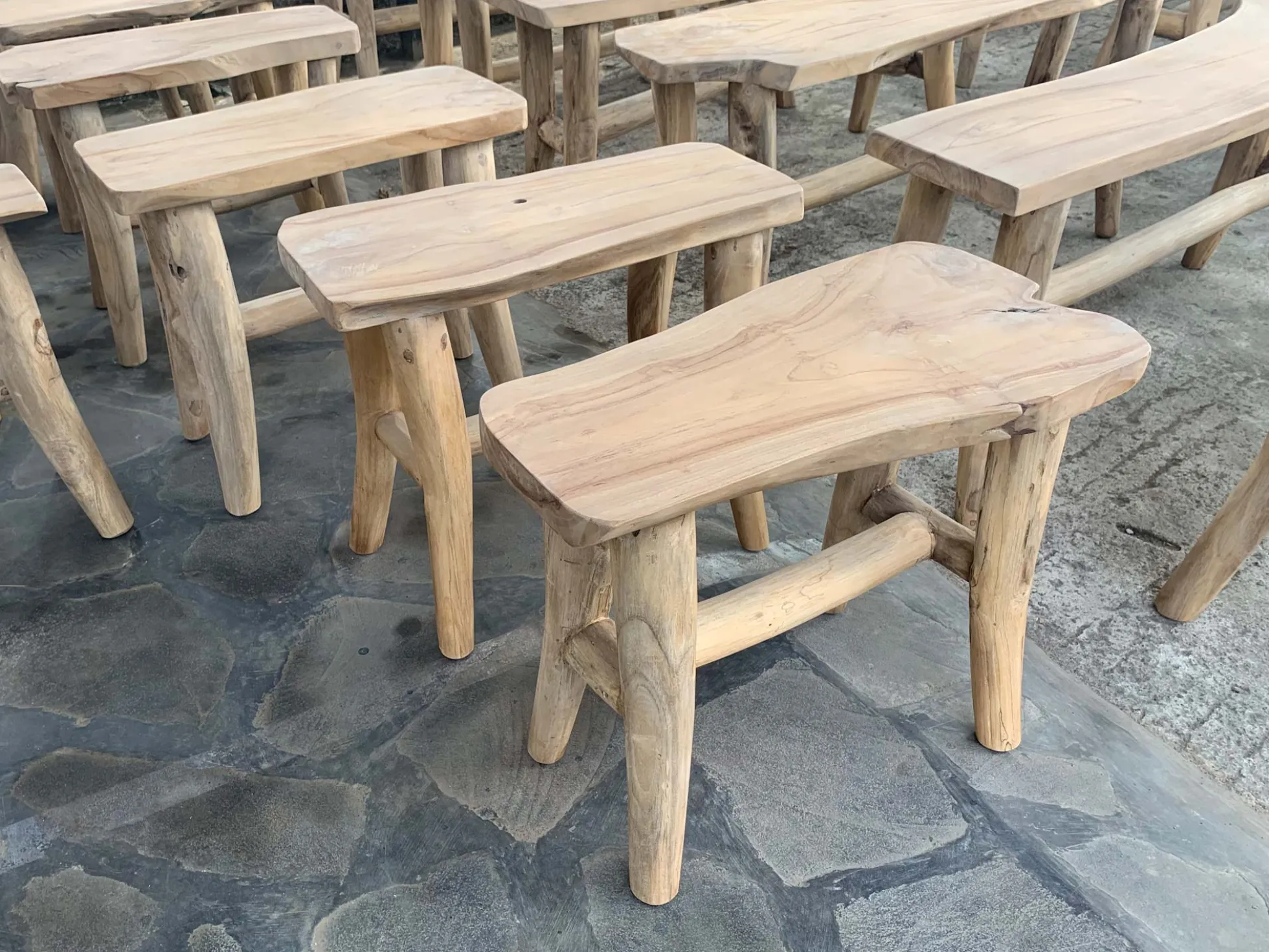Hocker aus Teak-Baumscheibe