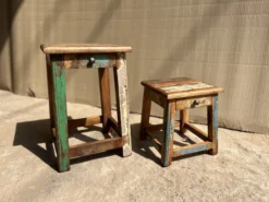 Hocker mit Schublade aus recyceltem Holz
