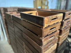 Holzkiste stapelbar