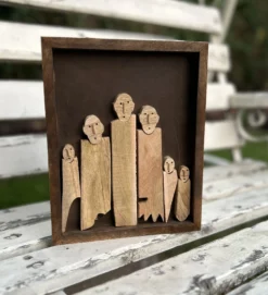 Holz-Reliefbild 'Gruppe'