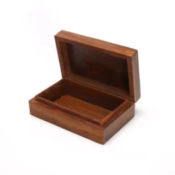 Holz-Schatulle mit Messingintarsien