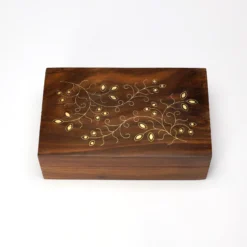 Holz-Schatulle mit Messingintarsien