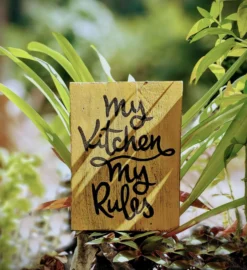 Holzschild 'My kitchen my rules'