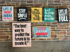 Holzschild 'The best way to predict the future'