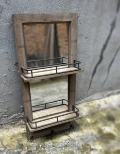 Holzspiegel mit 2 Ablagen