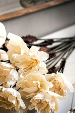 Kunstblume 'Weiße Magnolie'
