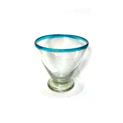 Martiniglas mit blauem Rand