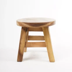 Massiver kleiner Hocker