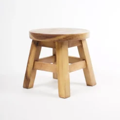 Massiver kleiner Hocker
