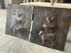 Metallpaneel mit Relief