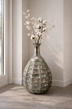 Metall-Vase