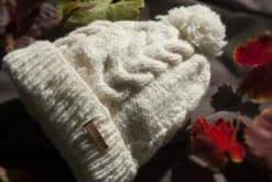 Mütze mit Pompon