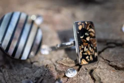Runder Ring aus Edelstahl und Muschelharz