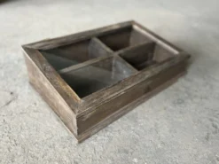 Schaukasten mit 4 Fächern