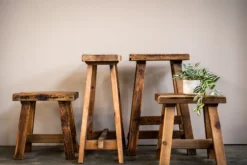 Schemel aus altem Holz