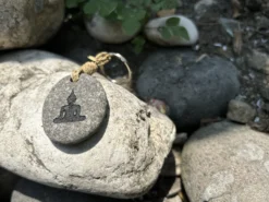 Schlüsselanhänger 'Sitting Buddha'