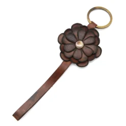 Schlüsselring mit Anhänger 'Blume' aus Leder