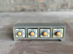 Schubladentruhe mit 4 Schüben
