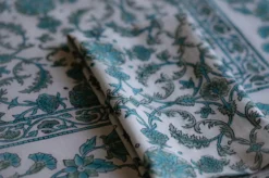 Serviette mit Blumenmuster