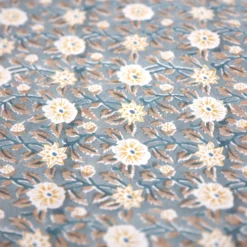 Serviette mit Blumenmuster