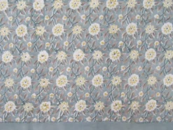Serviette mit Blumenmuster