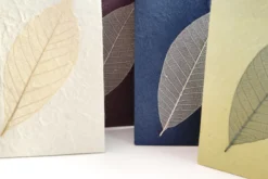Tasche aus handgeschöpftem Papier